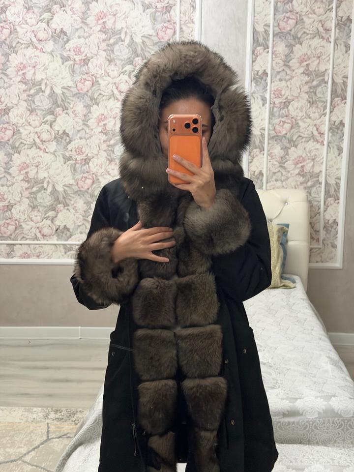 Женская парка с меховым капюшоном( натуральный мех)