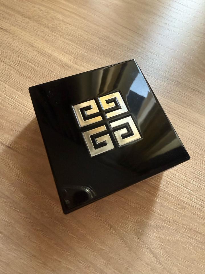 Рассыпчатая пудра Givenchy Prisme Libre