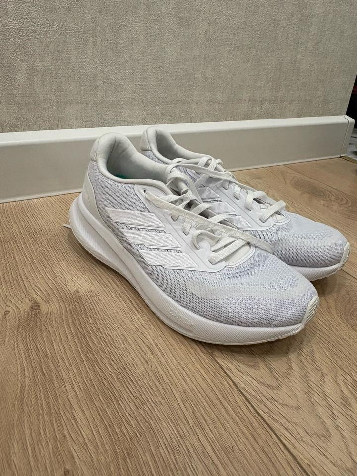 Кроссовки adidas