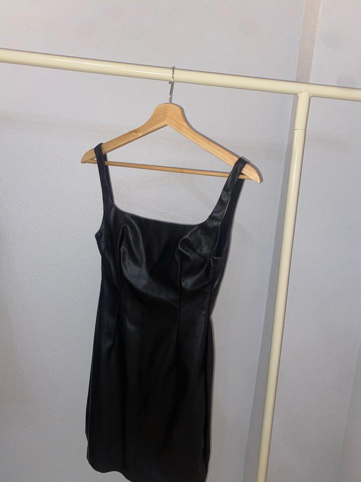 Bershka Платье из экокожи