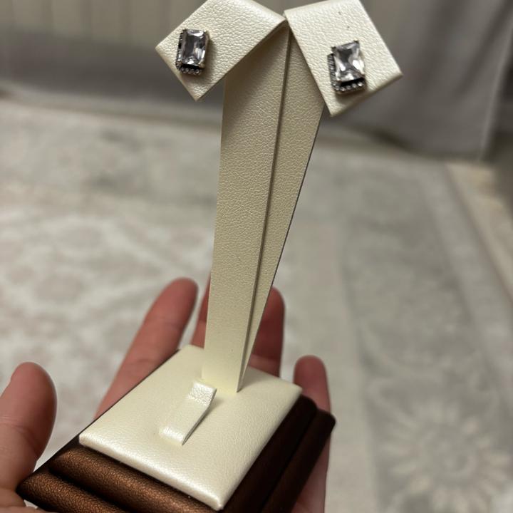 Silver Серебряный гвоздик 925 пробы, камень цирконий, форма багет