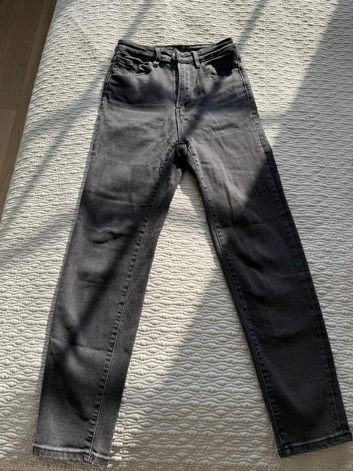 Джинсы Stradivarius mom slim