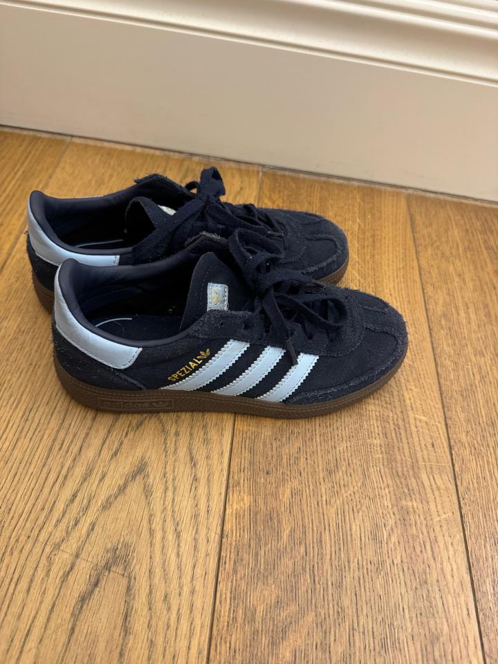 Кроссовки adidas Spezial