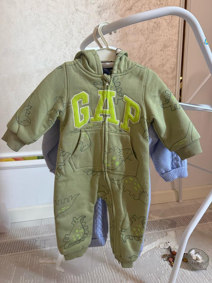 GAP комбинезон с динозаврами