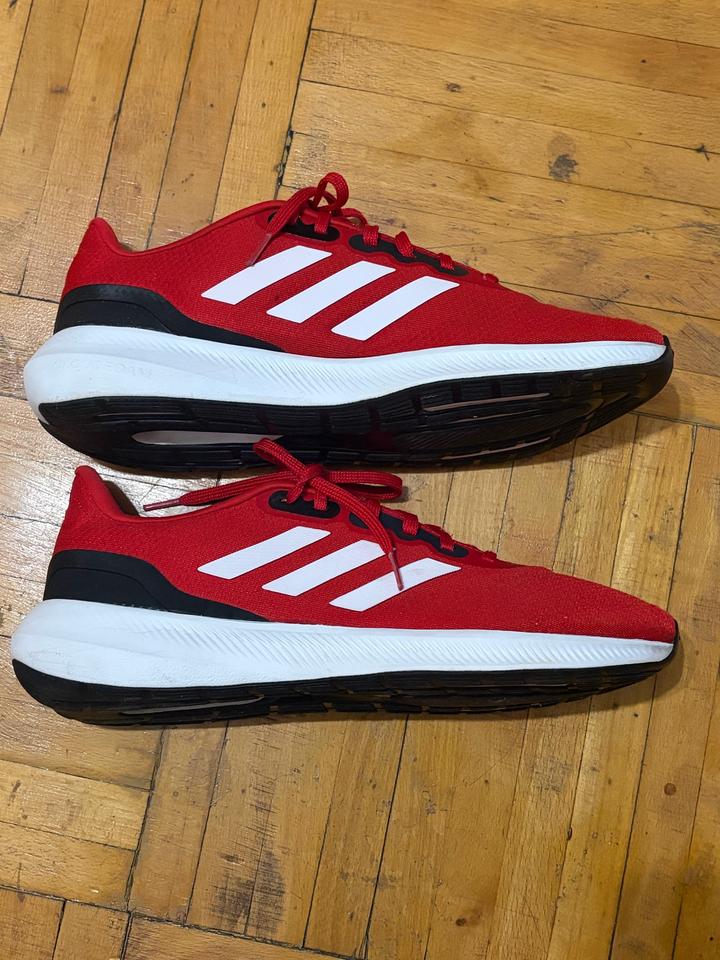 Кроссовки adidas