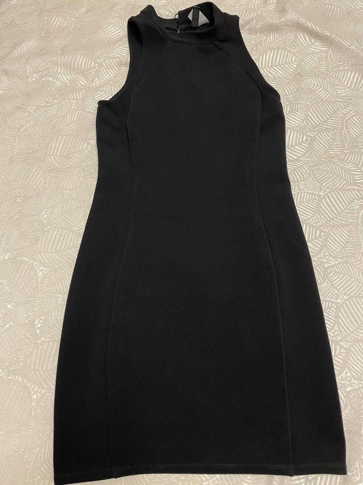Черное платье H&M