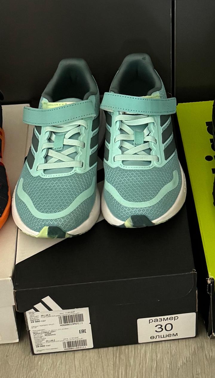 Кроссовки adidas