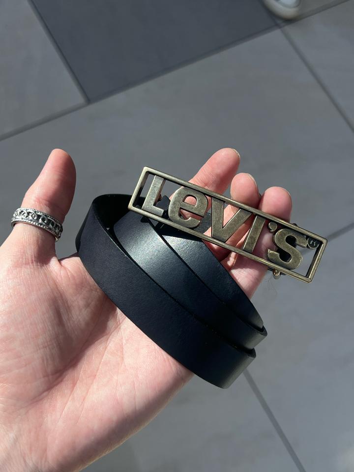 Levi's