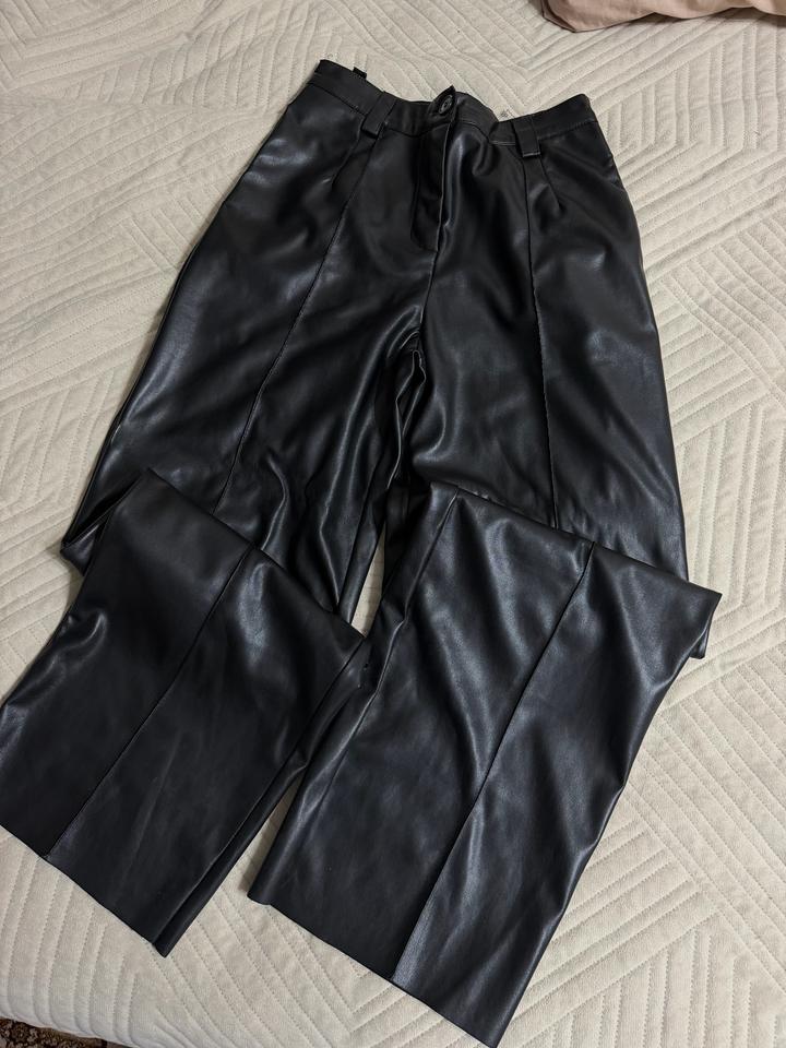 Брюки из экокожи