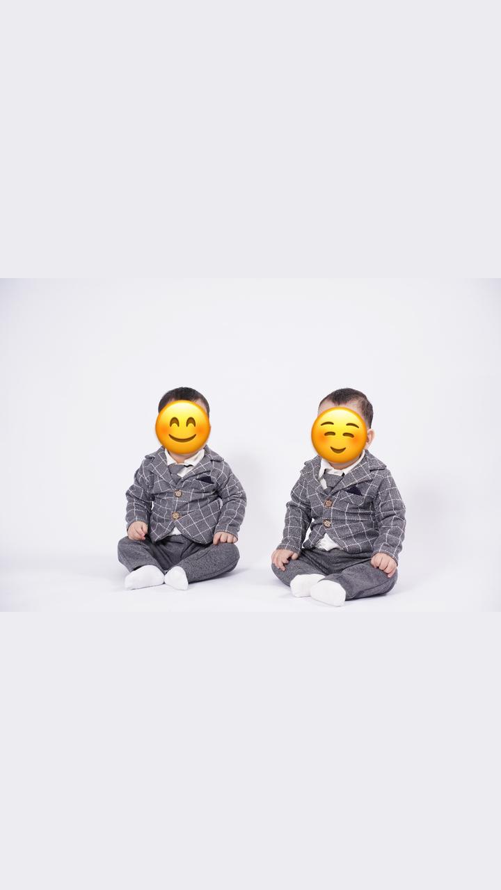 Костюм детский с пиджаком и брюками двойняшкам.