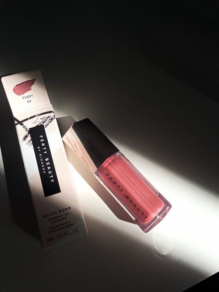 Блеск для губ Fenty Beauty Gloss Bomb