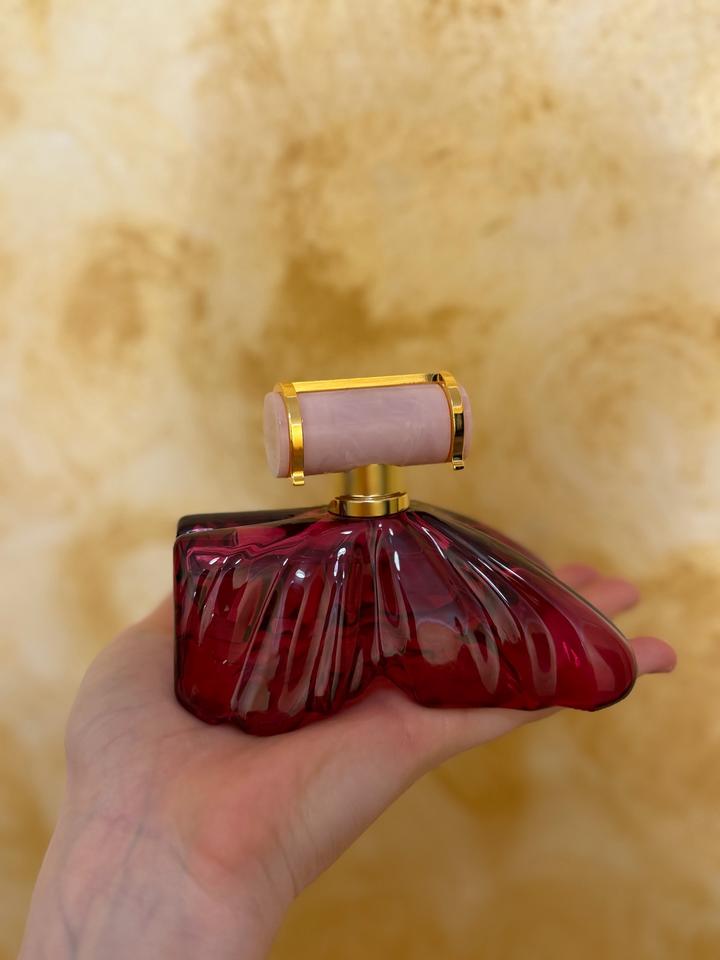 Парфюмерная вода Carolina Herrera La Bomba