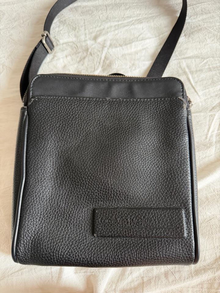 Сумка через плечо Calvin Klein