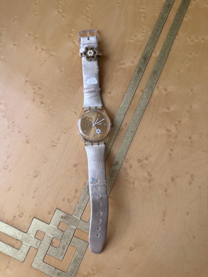 Женские наручные часы Swatch