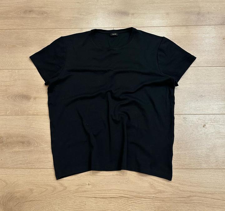 Базовая чёрная футболка Massimo Dutti