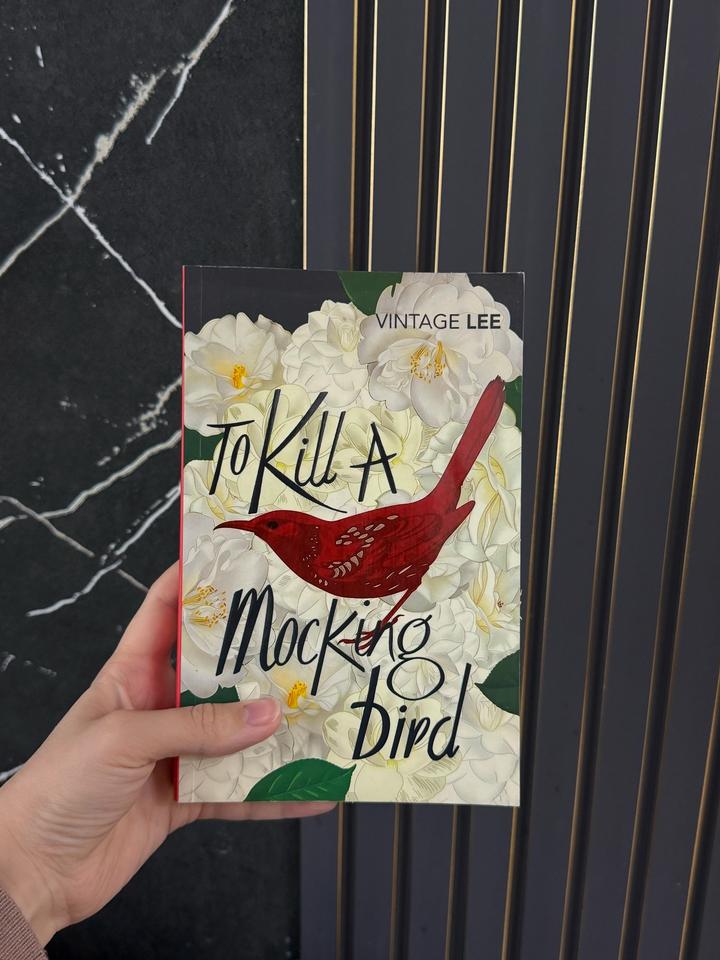 Книга на Английском: To Kill a Mockingbird