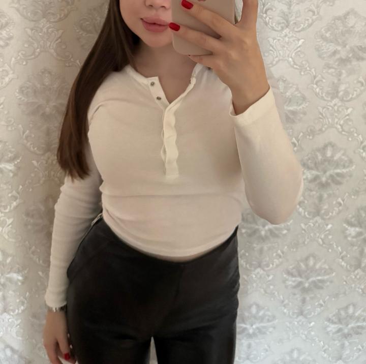 Bershka Лонгслив с кнопками