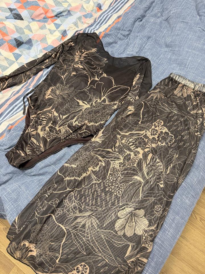 Купальник из боди и юбки