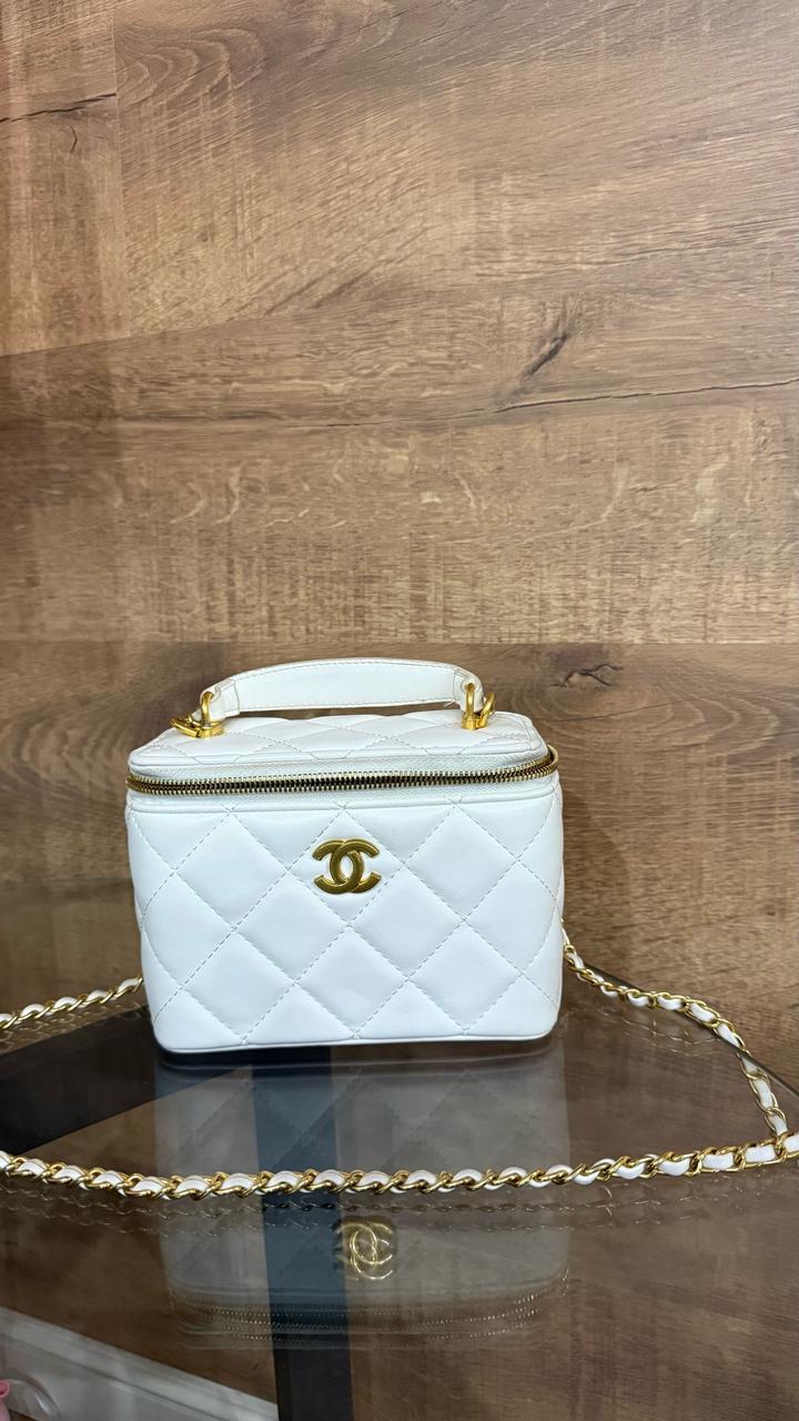 Chanel сумка-косметичка на цепочке