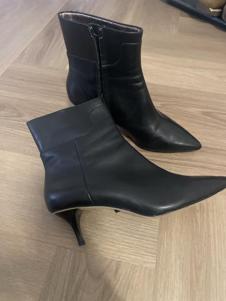Женские кожаные ботильоны Zara