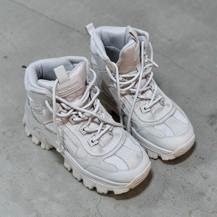Skechers