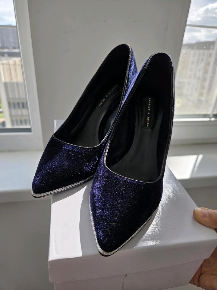 Лодочки от Charles & Keith