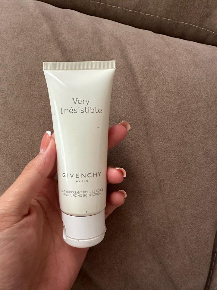 Лосьон для тела GIVENCHY Very Irresistible