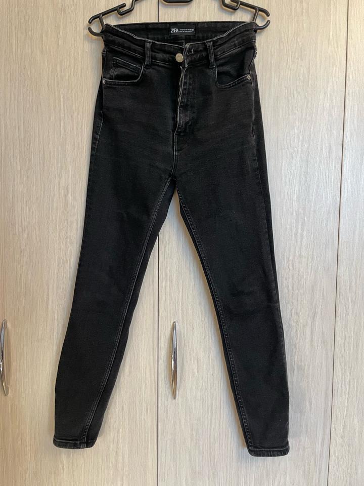 Джинсы Zara