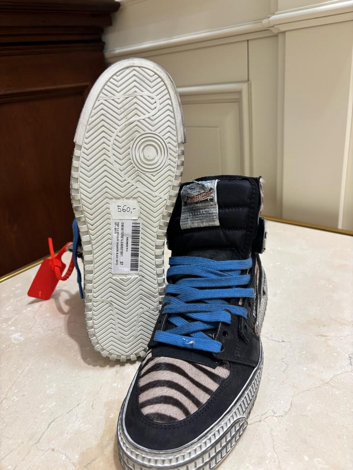 Off White