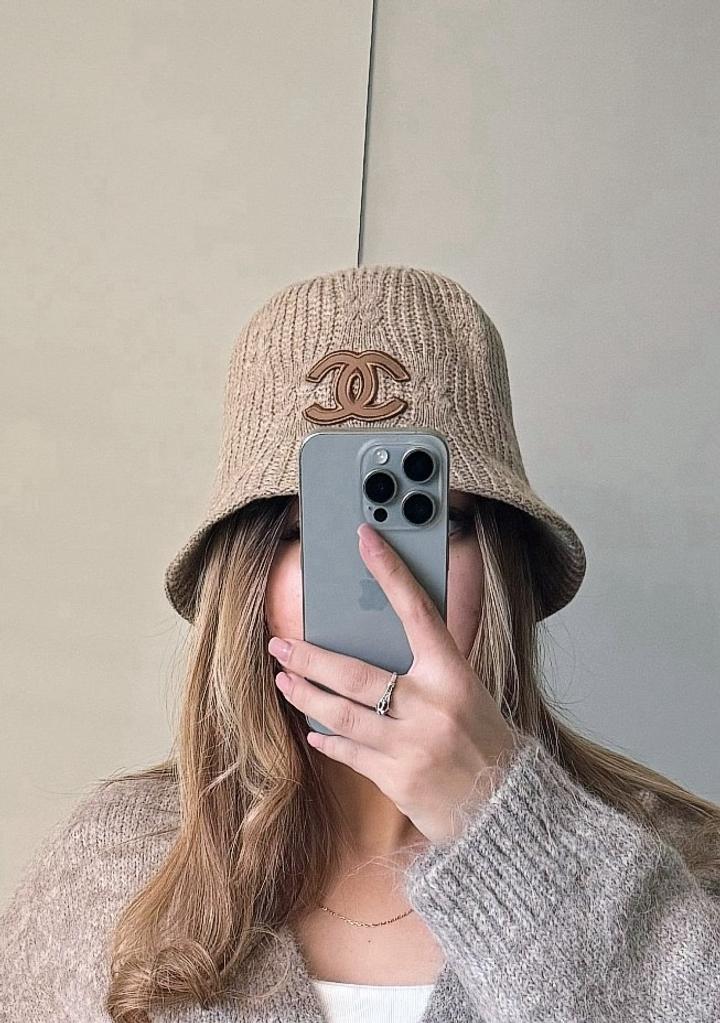 Бежевый панама Chanel