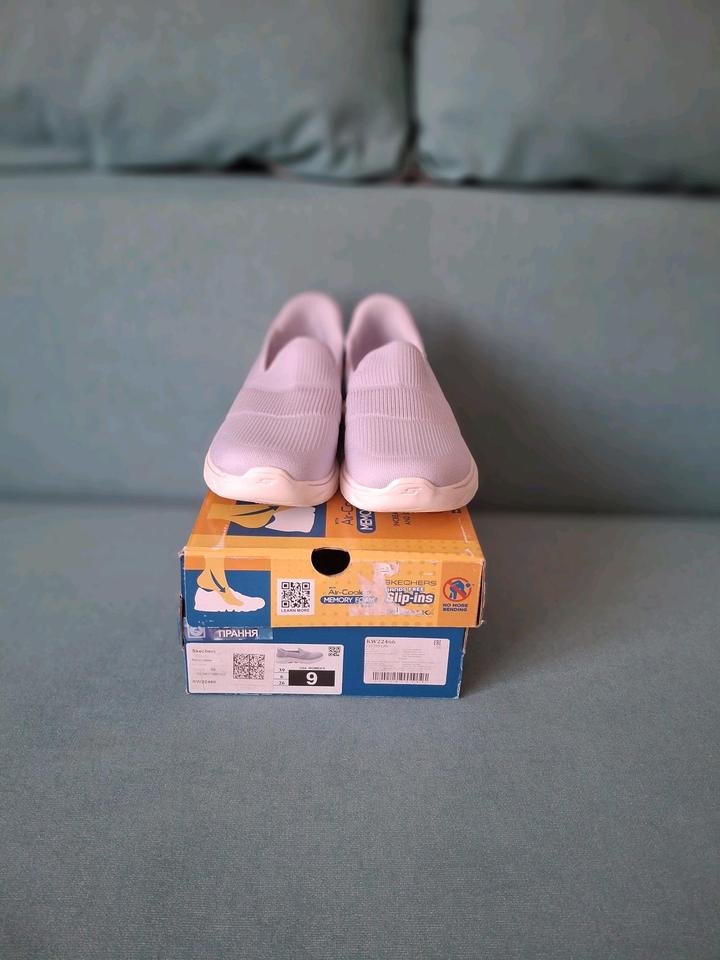Skechers