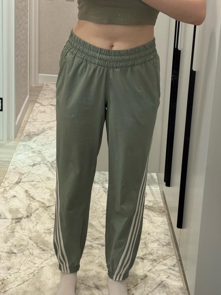 Оливковые штаны Adidas
