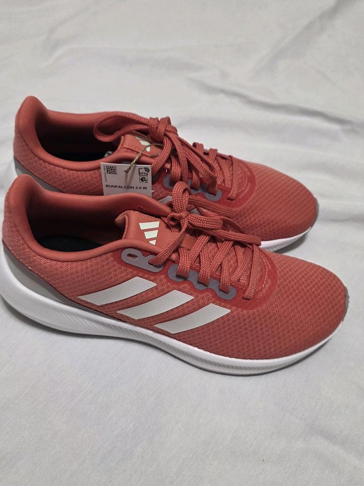 Супер кроссовки от ADIDAS