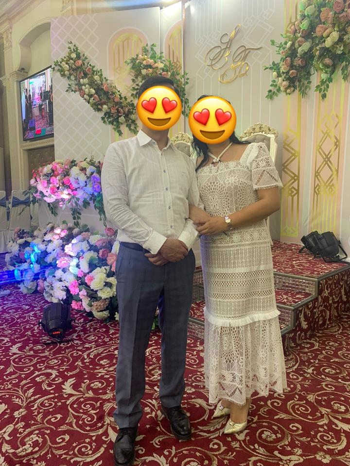 Кружевное платье миди