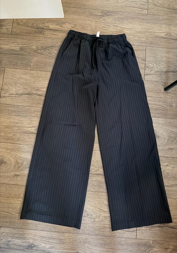 Брюки Stradivarius в полоску