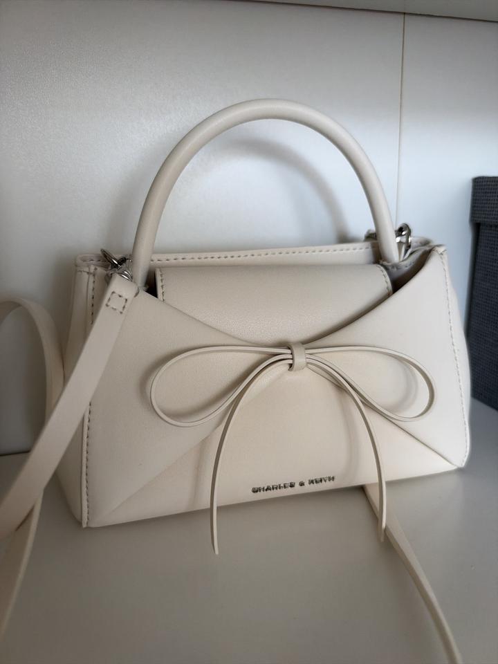 Сумка Charles & Keith с бантом