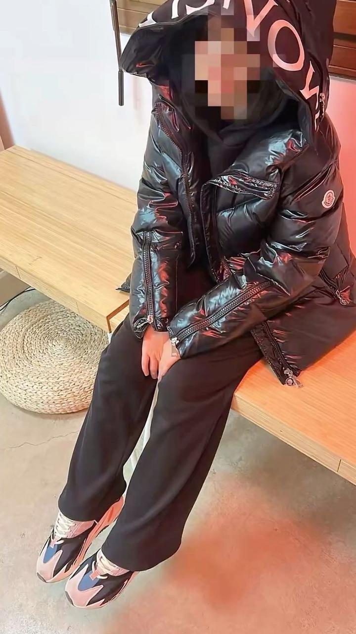 Женский пуховик Moncler