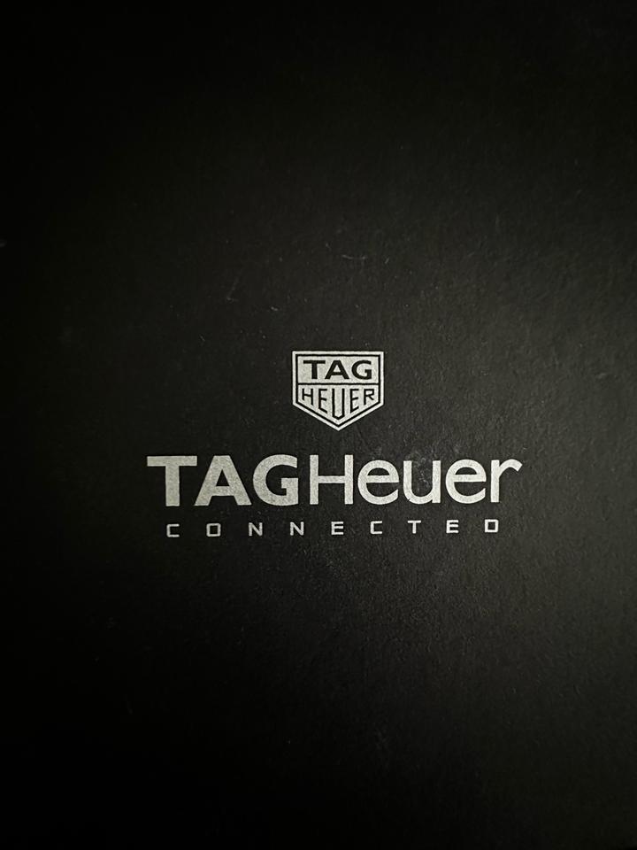 TAG Heuer Connected Modular 45 (модель S Часы  TAG Heuer Connected Modular 45 (SBF8A8001)
