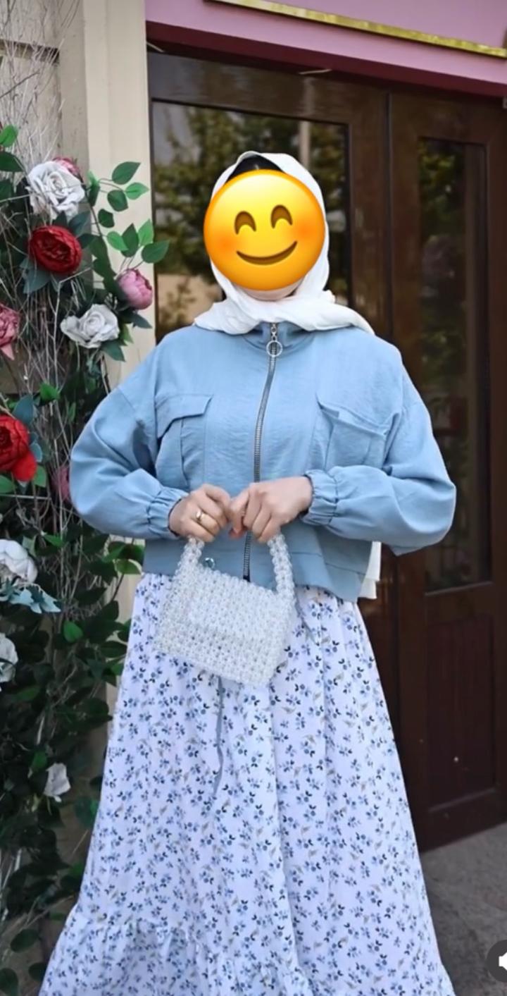 Платье с цветочным принтом и накидкой