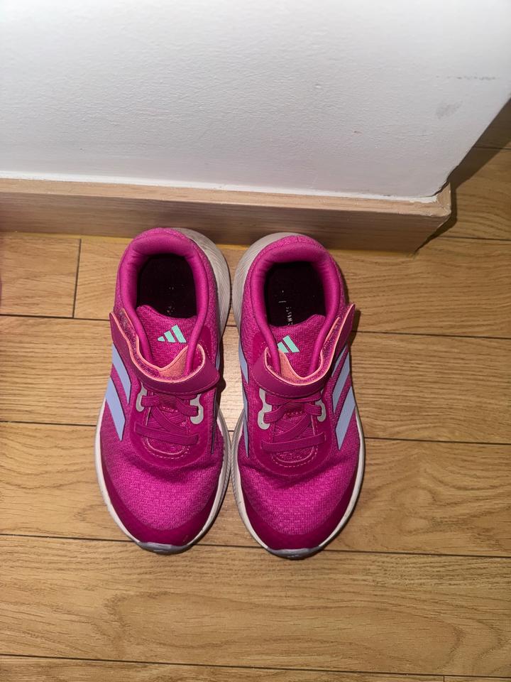 Кроссовки adidas