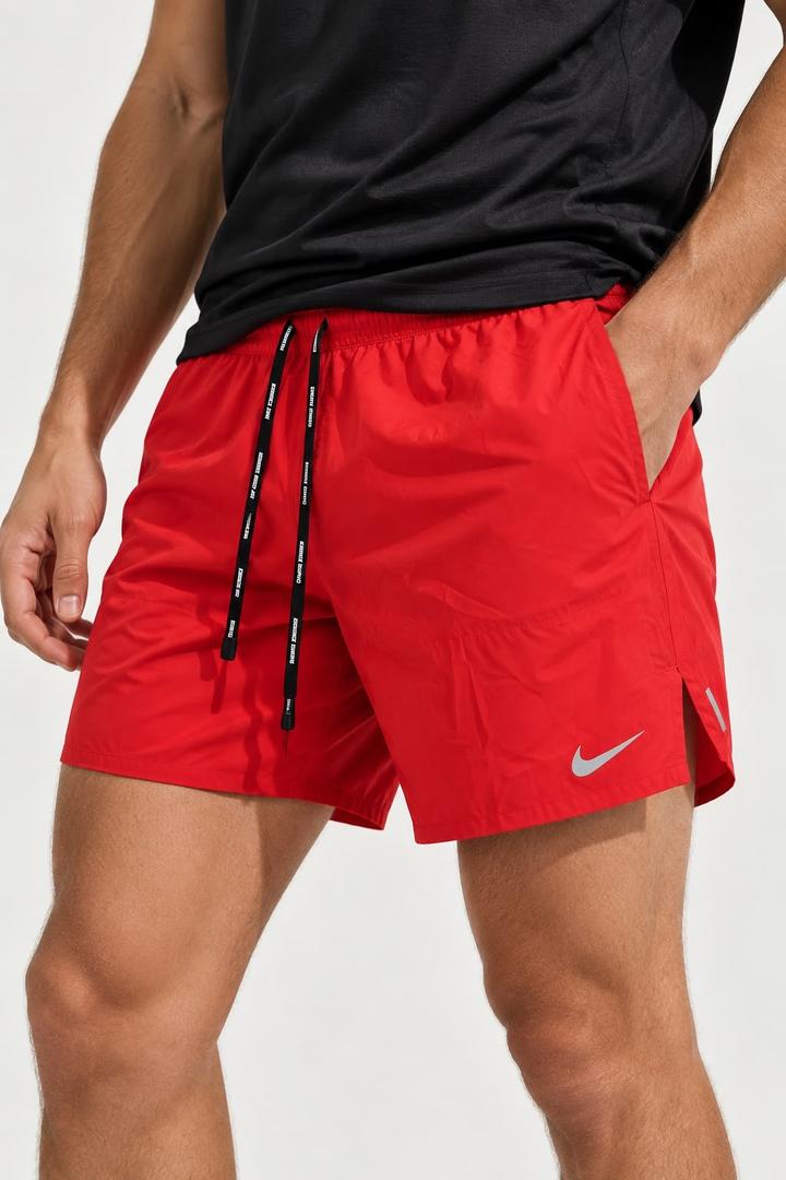 Спортивные шорты Nike