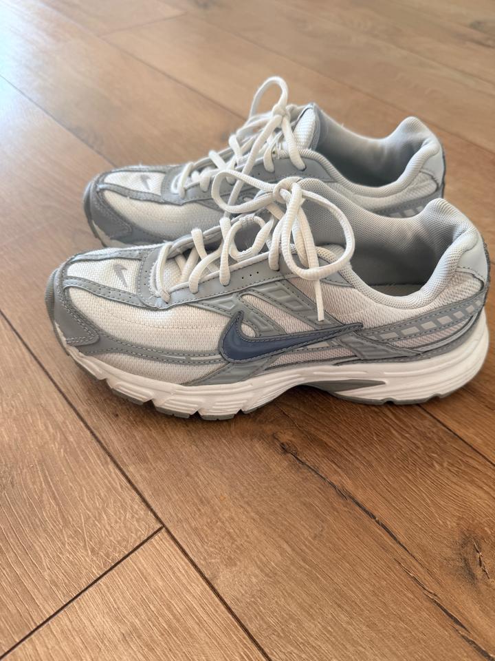 Кроссовки Nike