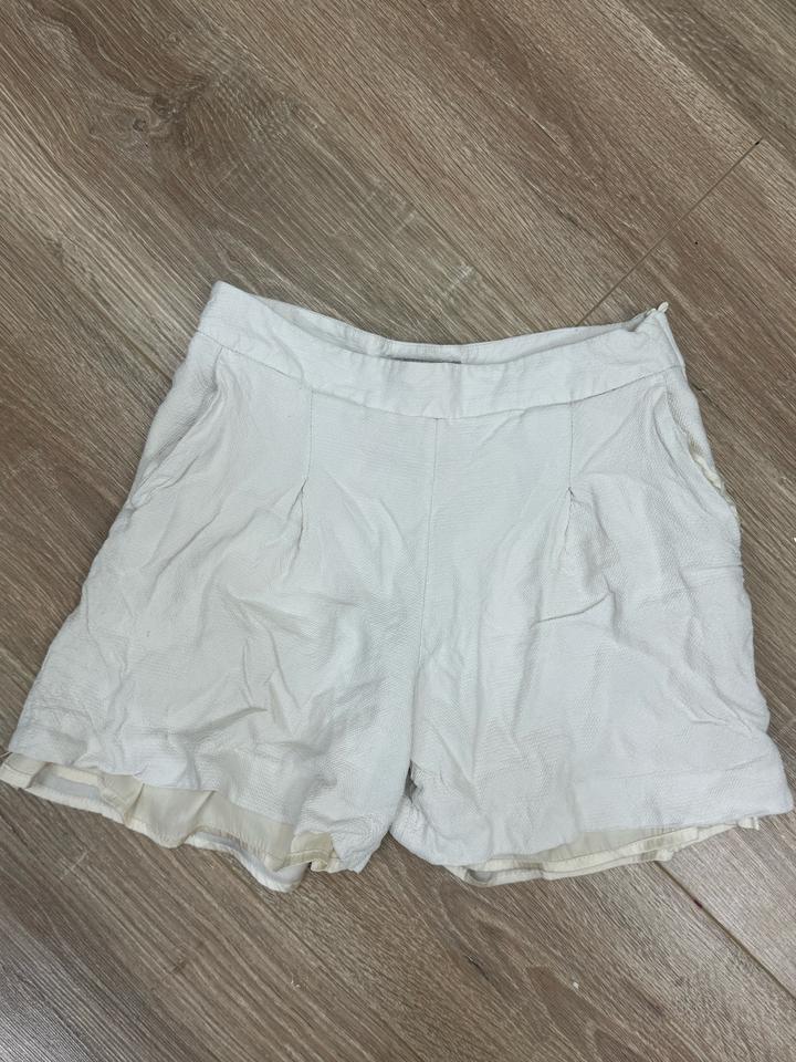 Молочные шорты H&M