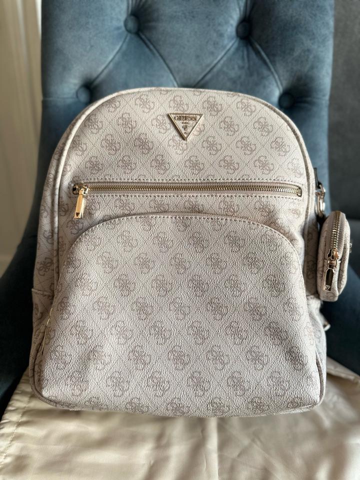 Рюкзак Guess