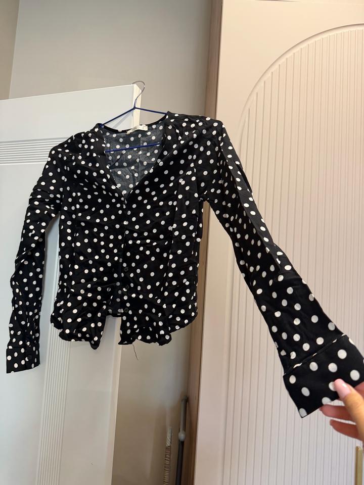 Блузка в горошек