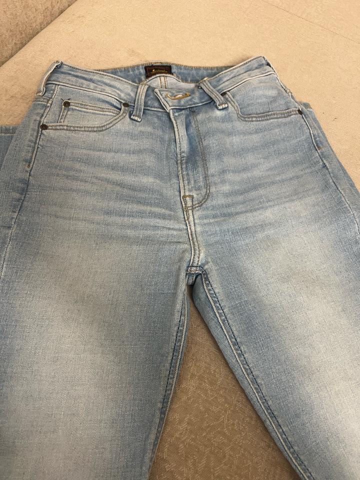 Lee