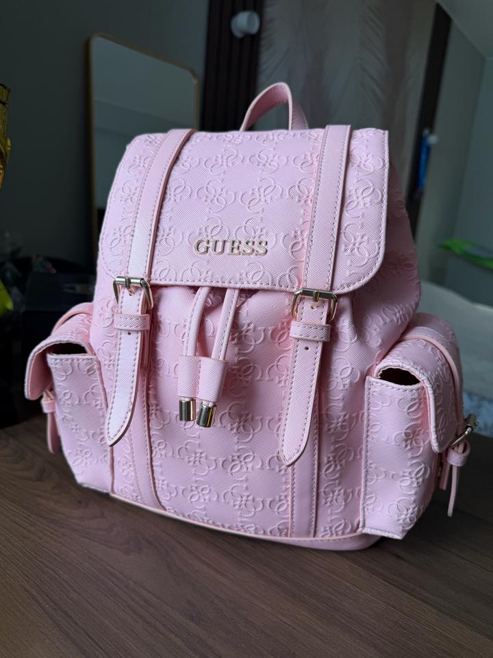 Рюкзак Guess