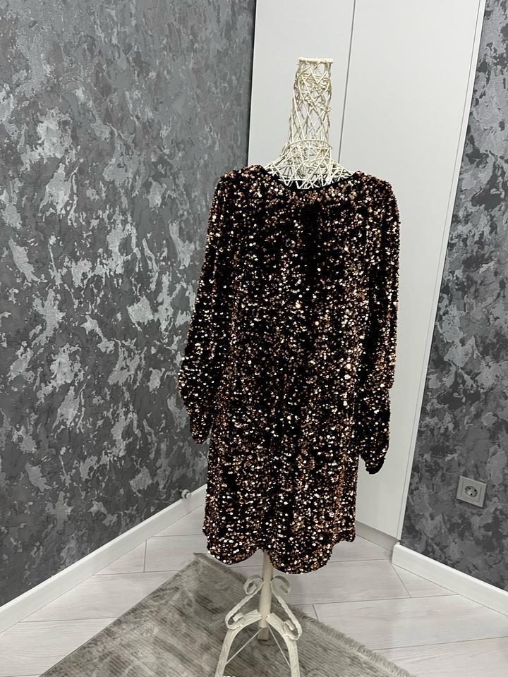 Платье H&M с пайетками