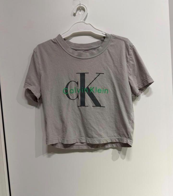 Укороченная футболка Calvin Klein