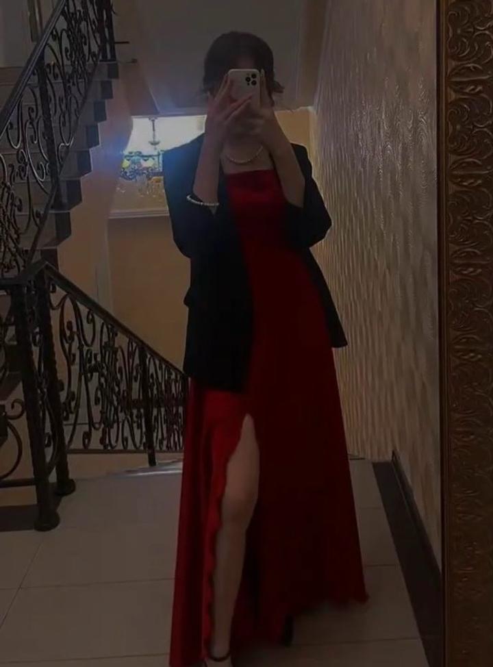 Платье красное